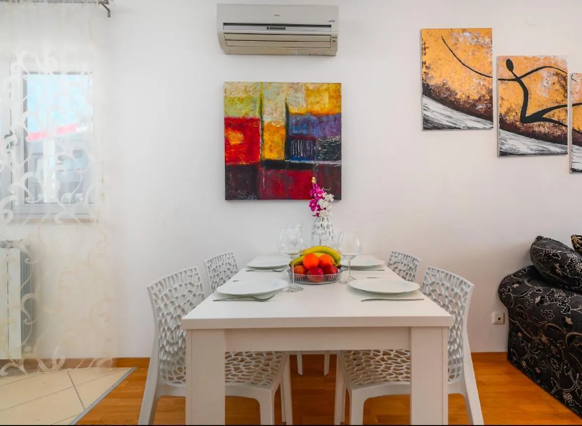 Aureo Apartment Pula Center 0*,